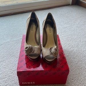 Guess light Natural leather 4” heels